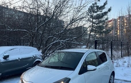 Toyota Vitz, 2015 год, 850 000 рублей, 2 фотография