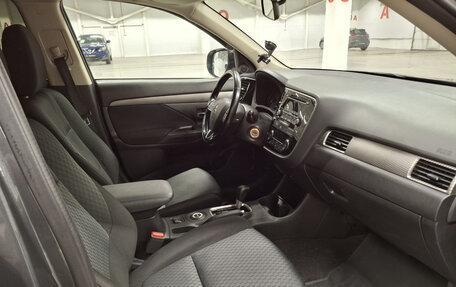 Mitsubishi Outlander III рестайлинг 3, 2015 год, 1 895 000 рублей, 13 фотография