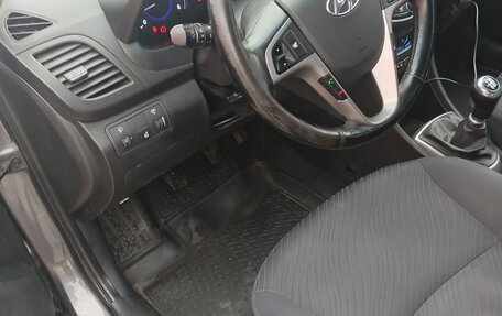 Hyundai Solaris II рестайлинг, 2015 год, 950 000 рублей, 14 фотография