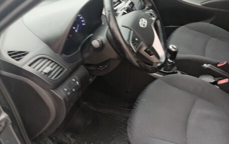 Hyundai Solaris II рестайлинг, 2015 год, 950 000 рублей, 13 фотография