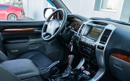 Toyota Land Cruiser Prado 120 рестайлинг, 2005 год, 1 699 000 рублей, 16 фотография