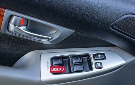 Toyota Land Cruiser Prado 120 рестайлинг, 2005 год, 1 699 000 рублей, 21 фотография