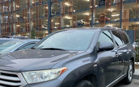 Toyota Highlander III, 2012 год, 1 990 000 рублей, 2 фотография