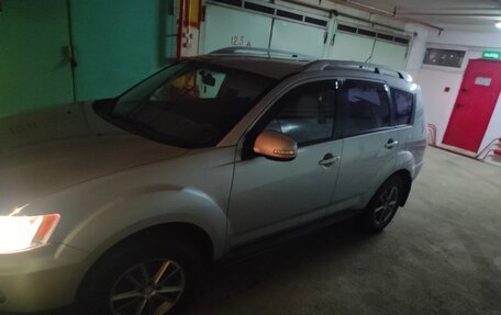 Mitsubishi Outlander III рестайлинг 3, 2010 год, 865 000 рублей, 2 фотография