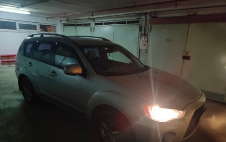 Mitsubishi Outlander III рестайлинг 3, 2010 год, 865 000 рублей, 4 фотография