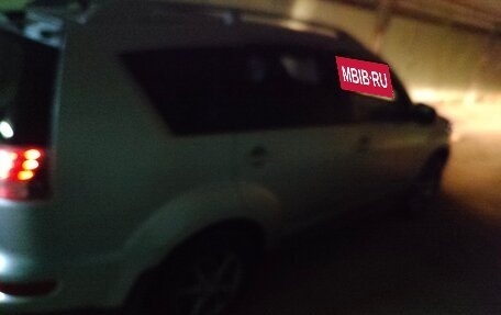 Mitsubishi Outlander III рестайлинг 3, 2010 год, 865 000 рублей, 3 фотография