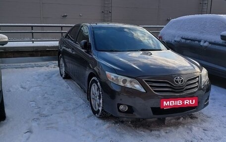 Toyota Camry, 2011 год, 1 070 000 рублей, 2 фотография
