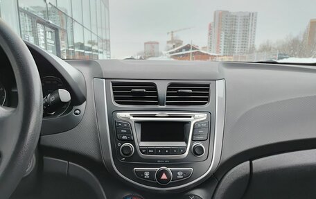 Hyundai Solaris II рестайлинг, 2015 год, 865 000 рублей, 18 фотография