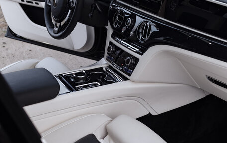 Rolls-Royce Ghost Series II рестайлинг, 2024 год, 39 000 000 рублей, 4 фотография