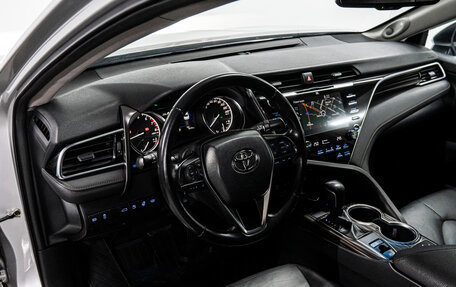 Toyota Camry, 2018 год, 2 849 000 рублей, 10 фотография