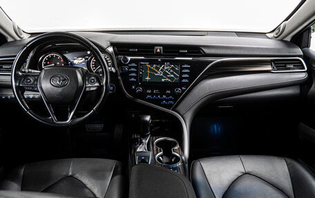 Toyota Camry, 2018 год, 2 849 000 рублей, 19 фотография