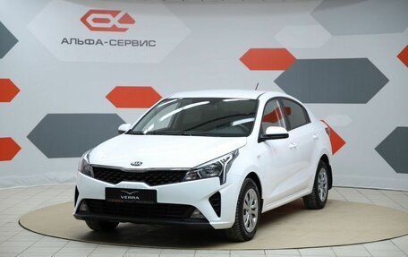 KIA Rio IV, 2021 год, 1 740 000 рублей, 1 фотография