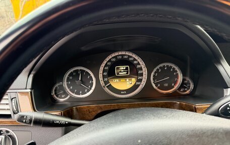 Mercedes-Benz E-Класс, 2012 год, 1 300 000 рублей, 3 фотография