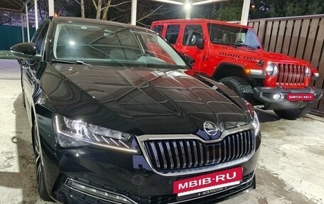 Skoda Superb III рестайлинг, 2024 год, 4 500 000 рублей, 2 фотография