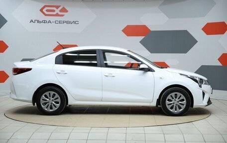 KIA Rio IV, 2021 год, 1 740 000 рублей, 4 фотография