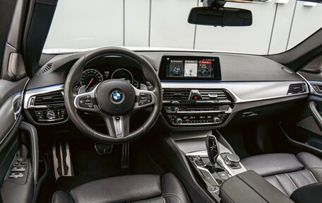 BMW 5 серия, 2019 год, 3 830 000 рублей, 13 фотография