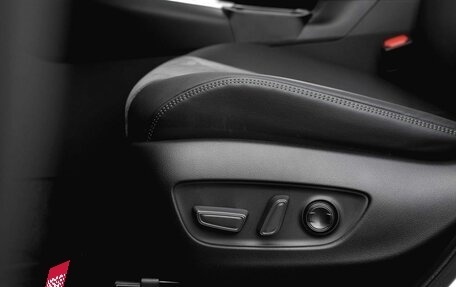 Toyota RAV4, 2025 год, 4 550 000 рублей, 14 фотография