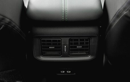 Toyota RAV4, 2025 год, 4 550 000 рублей, 26 фотография