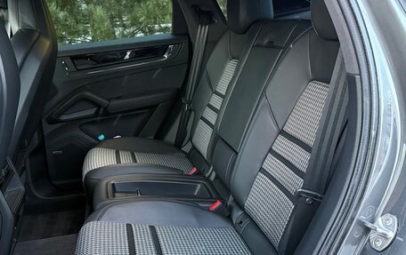 Porsche Cayenne III, 2024 год, 20 000 000 рублей, 28 фотография