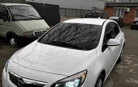 Opel Astra J, 2011 год, 660 000 рублей, 1 фотография