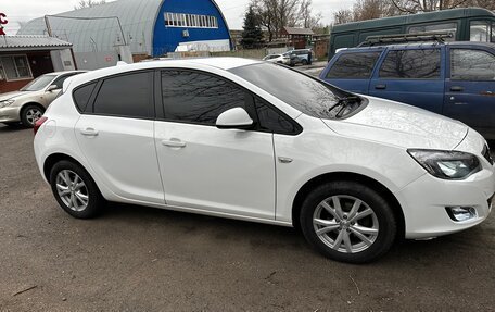 Opel Astra J, 2011 год, 660 000 рублей, 3 фотография