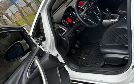 Opel Astra J, 2011 год, 660 000 рублей, 5 фотография