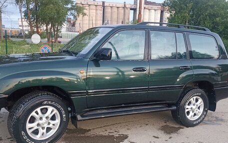 Toyota Land Cruiser 100 рестайлинг 2, 2005 год, 1 680 000 рублей, 3 фотография