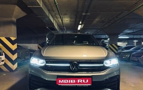 Volkswagen Tiguan II, 2021 год, 6 000 000 рублей, 2 фотография