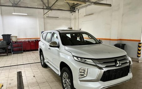 Mitsubishi Pajero Sport III рестайлинг, 2020 год, 3 550 000 рублей, 2 фотография