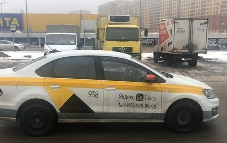 Volkswagen Polo VI (EU Market), 2017 год, 700 000 рублей, 2 фотография