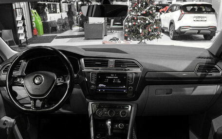 Volkswagen Tiguan II, 2017 год, 2 050 000 рублей, 10 фотография