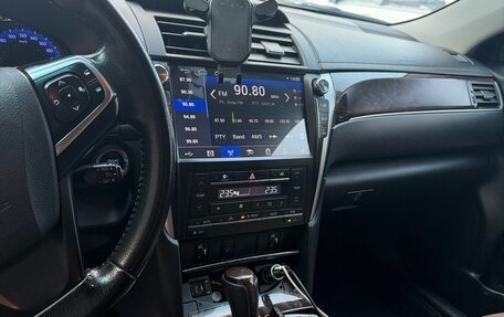 Toyota Camry, 2017 год, 2 600 000 рублей, 4 фотография