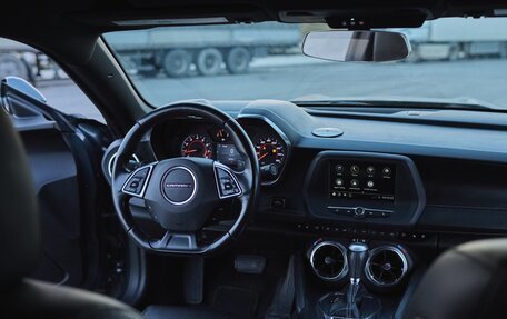 Chevrolet Camaro VI, 2018 год, 2 200 000 рублей, 3 фотография