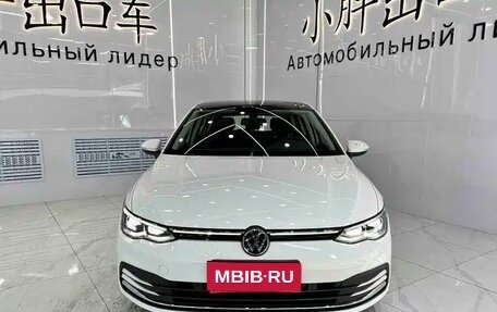 Volkswagen Golf VIII, 2022 год, 2 060 000 рублей, 1 фотография