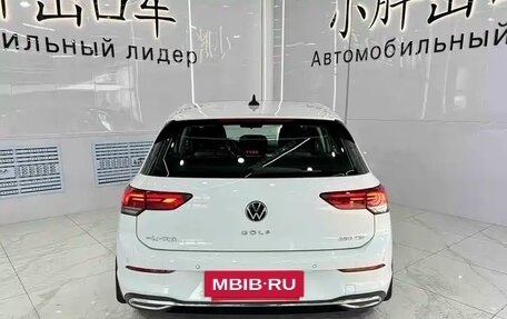 Volkswagen Golf VIII, 2022 год, 2 060 000 рублей, 2 фотография
