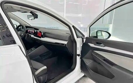 Volkswagen Golf VIII, 2022 год, 2 060 000 рублей, 11 фотография