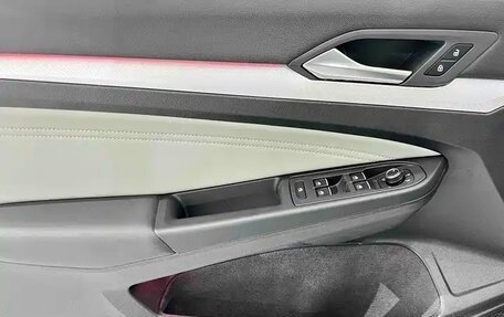 Volkswagen Golf VIII, 2022 год, 2 060 000 рублей, 17 фотография