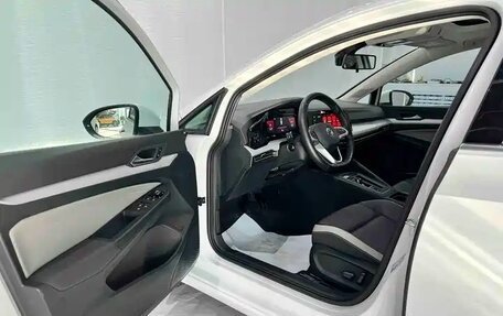 Volkswagen Golf VIII, 2022 год, 2 060 000 рублей, 16 фотография