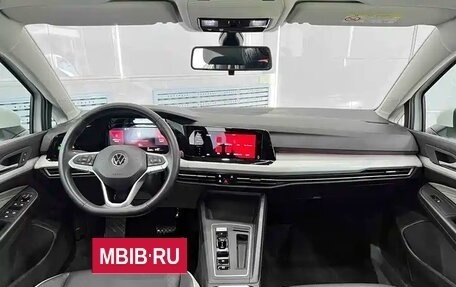 Volkswagen Golf VIII, 2022 год, 2 060 000 рублей, 19 фотография