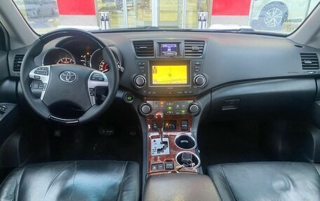 Toyota Highlander III, 2011 год, 1 990 000 рублей, 12 фотография