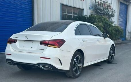 Mercedes-Benz A-Класс, 2021 год, 1 900 000 рублей, 4 фотография