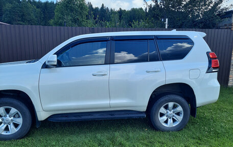 Toyota Land Cruiser Prado 150 рестайлинг 2, 2021 год, 6 150 000 рублей, 4 фотография