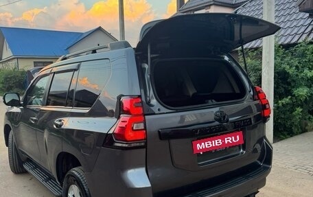 Toyota Land Cruiser Prado 150 рестайлинг 2, 2015 год, 2 999 999 рублей, 6 фотография