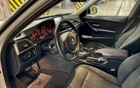 BMW 3 серия, 2017 год, 2 000 000 рублей, 14 фотография