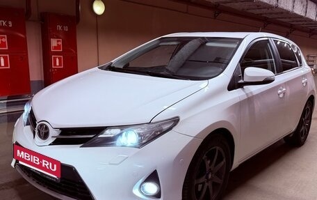 Toyota Auris II, 2013 год, 960 000 рублей, 2 фотография