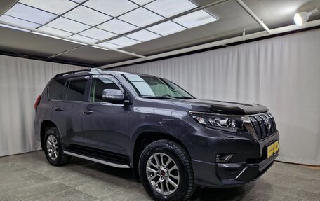 Toyota Land Cruiser Prado 150 рестайлинг 2, 2019 год, 6 370 000 рублей, 2 фотография