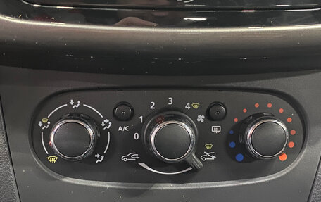 Renault Logan II, 2019 год, 880 000 рублей, 10 фотография