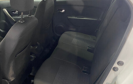 Renault Logan II, 2019 год, 880 000 рублей, 12 фотография