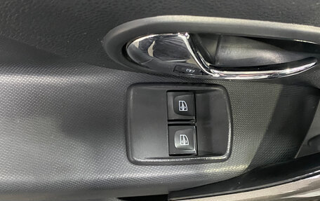 Renault Logan II, 2019 год, 880 000 рублей, 11 фотография