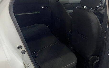 Renault Logan II, 2019 год, 880 000 рублей, 13 фотография